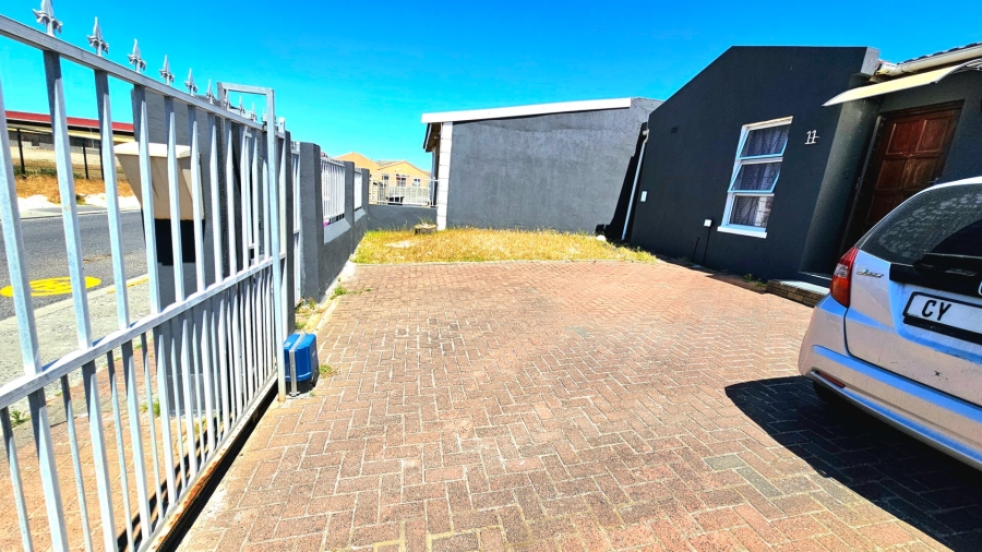 2 Bedroom Property for Sale in Strandfontein Village Western Cape